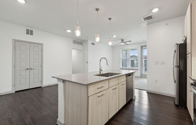 3 beds, 2 baths, 1,212 sqft, $2,343, Unit 5203