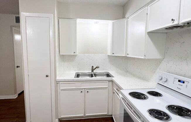 2 beds, 1 bath, $725, Unit KAY0117