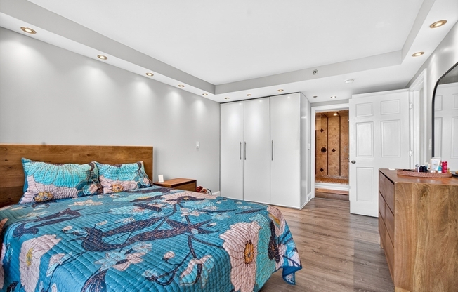 2 beds, 2 baths, 983 sqft, $4,500, Unit 705