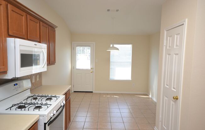 3 beds, 2 baths, $1,750, Unit 100 Steven St.