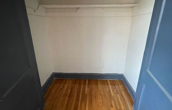 Studio, 1 bath, $1,095, Unit 12 Mattoon St Unit 8