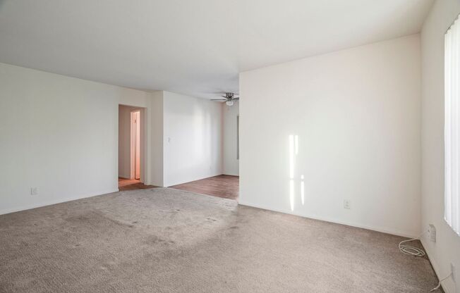 2 beds, 1 bath, 770 sqft, $2,500, Unit #09