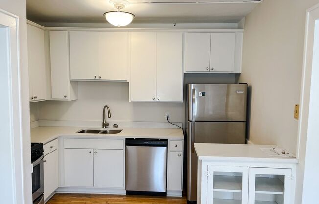 2 beds, 1 bath, 900 sqft, $1,425, Unit 303
