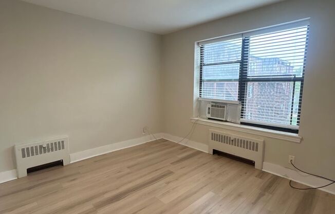 2 beds, 1 bath, 1,000 sqft, $1,295, Unit 6244 Oakland Ave #301