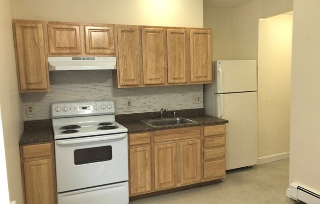 2 beds, 1 bath, 700 sqft, $3,300, Unit 6(3A)
