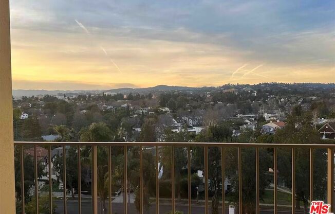 10433 Wilshire Blvd Apt 202
