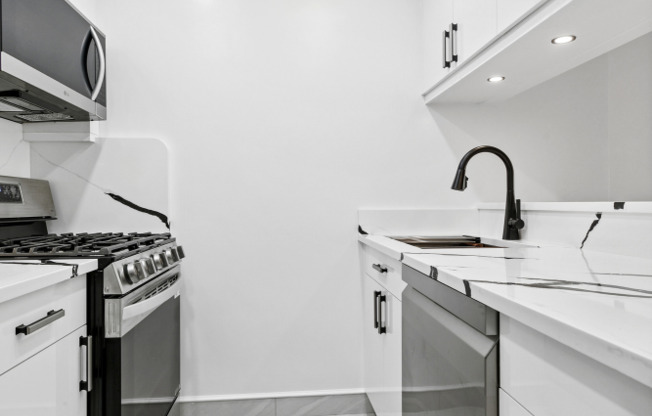 1 bed, 1 bath, 775 sqft, $5,000, Unit 24F