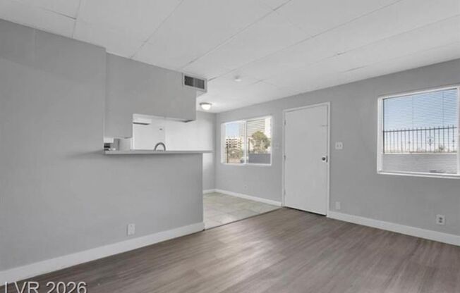 1 BD/1 BA Refreshed Apt