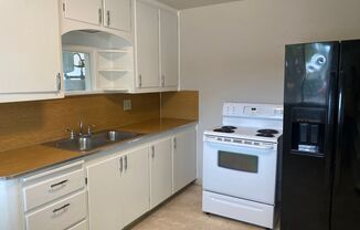 Great 2 bedroom house on a HUGE lot! $250 OFF MOVE-IN SPECIAL!!