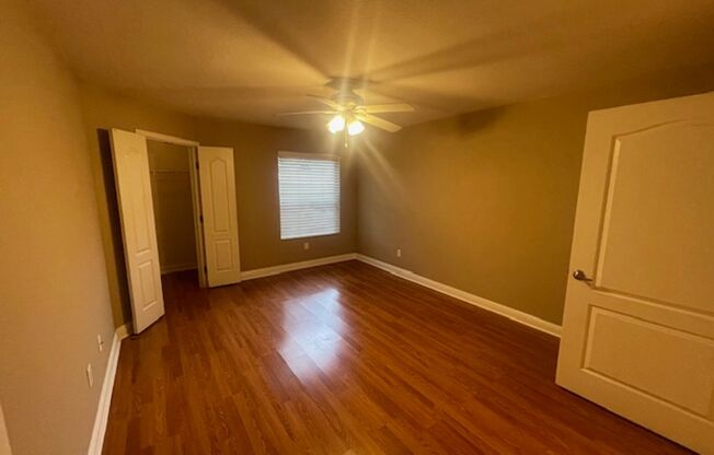 1 bed, 1 bath, $1,100, Unit UNIT 1207