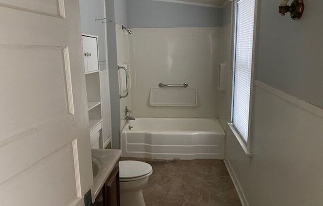 2 beds, 1 bath, $950, Unit Unit 1 (Lower)