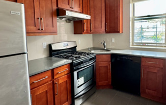 2 beds, 1 bath, $2,600, Unit 2F