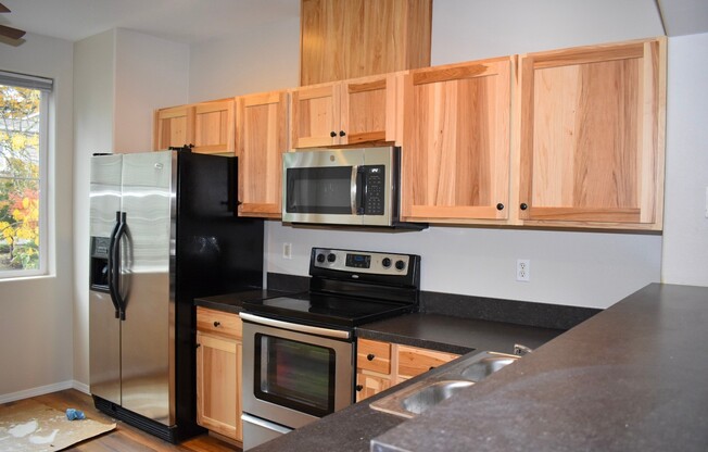 Gorgeous 2br/2.5ba Townhouse in Desirable Tigard Location!