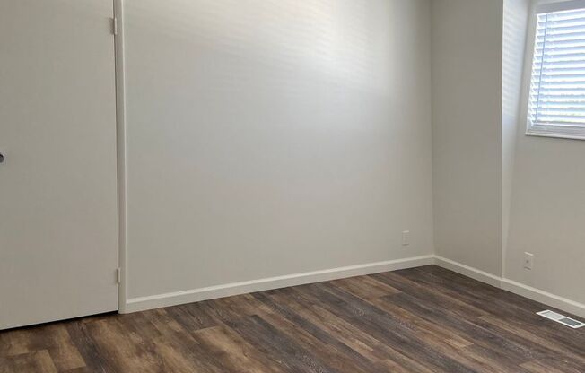 2 beds, 1 bath, 905 sqft, $1,400, Unit 5474-E