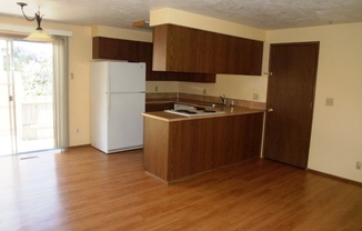 2 beds, 1 bath, $1,525