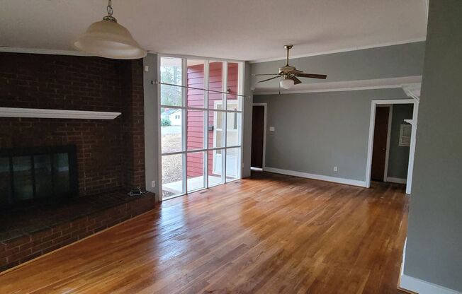 2 beds, 1 bath, $1,300