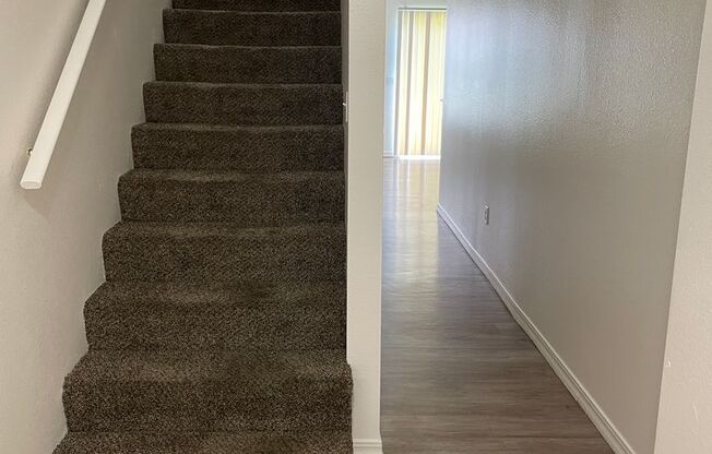 Apartment in Ephrata with Garage!