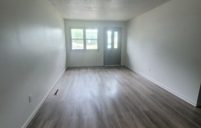 2 beds, 1 bath, $799, Unit 500