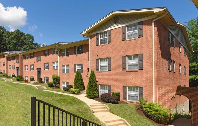 Jogging tracks at Kenilworth at Charles Apartments, Towson