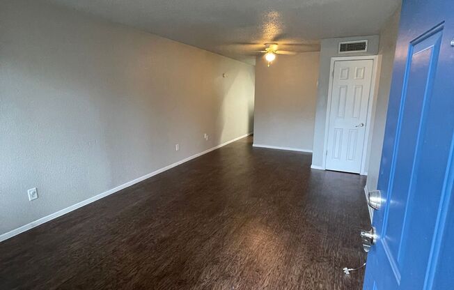 2 beds, 1 bath, 800 sqft, $990, Unit 224