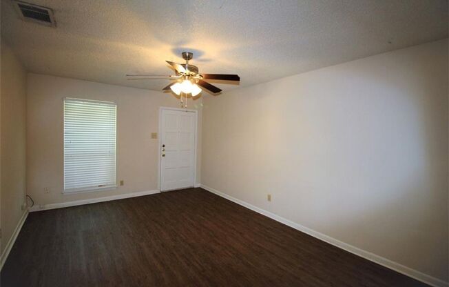 2 beds, 1 bath, 885 sqft, $1,395, Unit Unit B