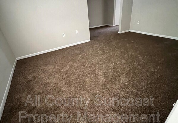 3467 33 AVE N