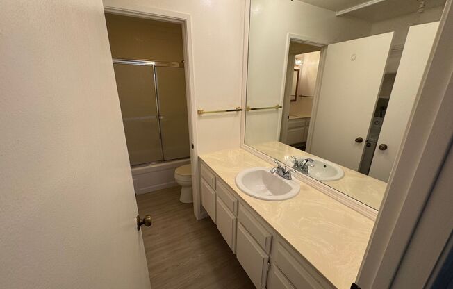 2 beds, 1 bath, $2,095