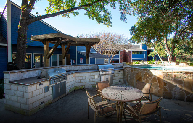 BBQ Picnic Area at Stony Creek Apartments in Austin Texas