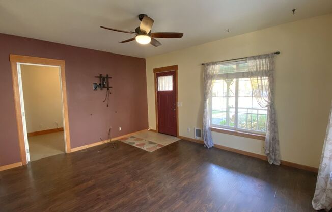 Cozy 2-Bedroom Home for Rent in Chelan, WA!