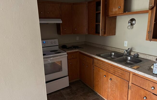 1 bed, 1 bath, $815, Unit 23