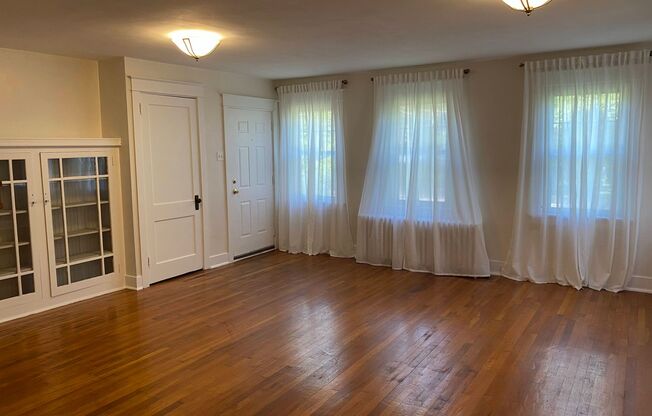 Open & Bright! 3 bedroom duplex