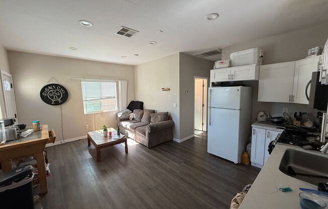 7BD/4BA w/ Driveway Parking and Backyard!