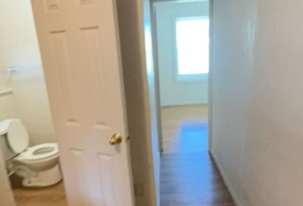 1 bed, 1 bath, $950, Unit #10