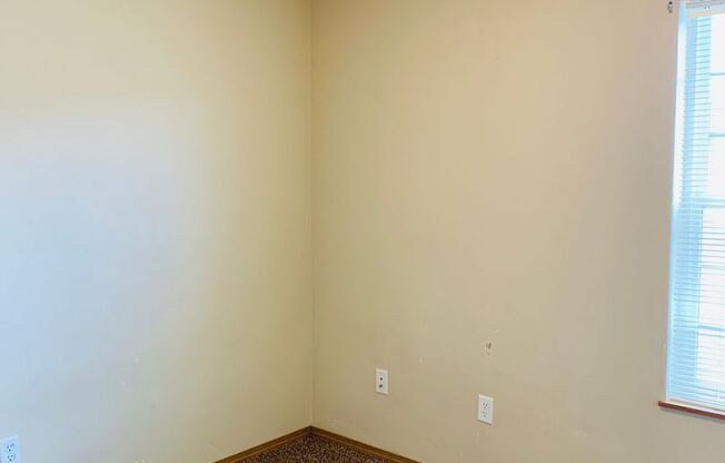 Amazing 3 Bed 2 Bath - Townhouse
