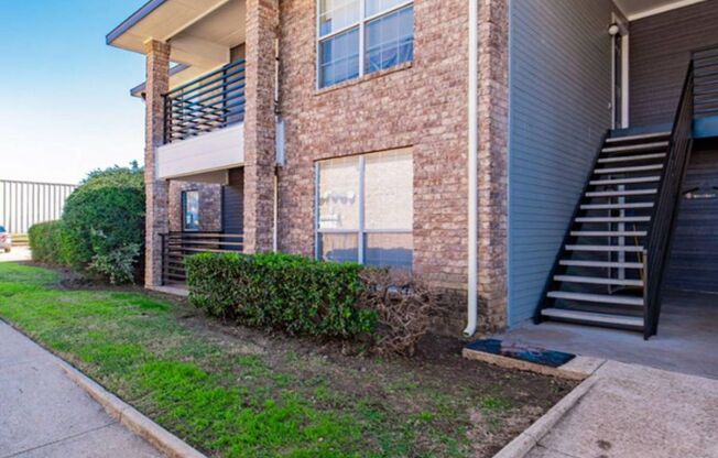 2 beds, 2 baths, $1,425, Unit 3207