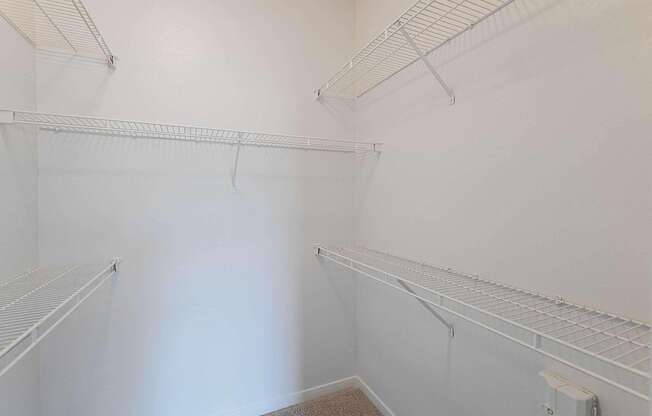 2 beds, 1 bath, 912 sqft, $1,516