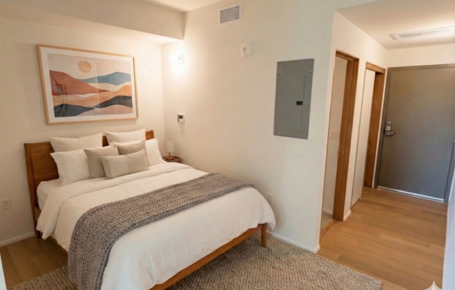 Studio, 1 bath, 401 sqft, $2,195, Unit 402