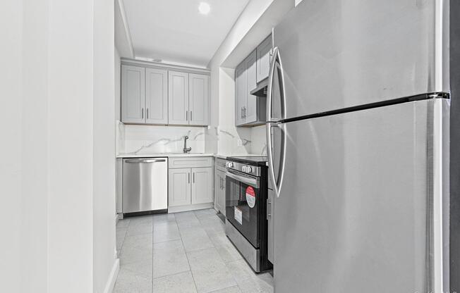 2 beds, 1.5 baths, 826 sqft, $5,800, Unit 5J