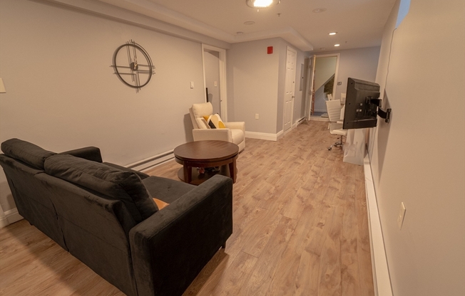726 METROPOLITAN AVE