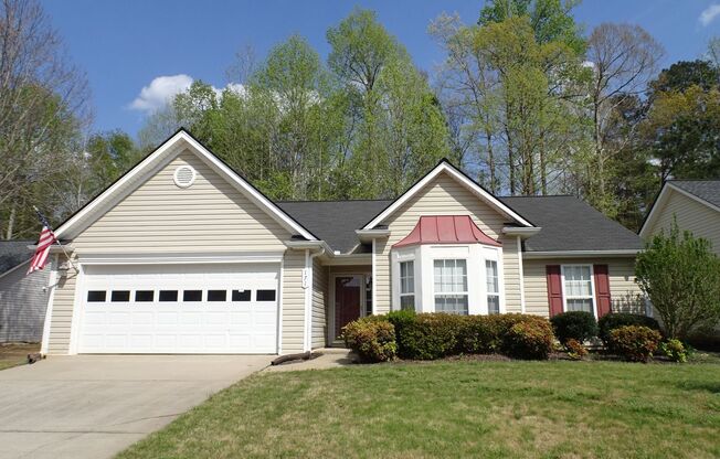 Welcome to Summergrove! Swim, Tennis, Golf, Lake Community! 3 bed / 2 bath, kitchen w/breakfast bar, private patio!