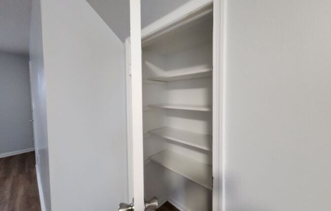 2 beds, 1 bath, 800 sqft, $899, Unit 402