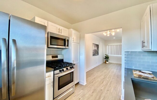 2 beds, 1 bath, 850 sqft, $2,895, Unit 5