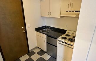 Studio, 1 bath, 320 sqft, $750, Unit 215