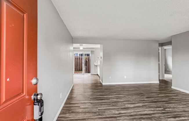 2 beds, 1 bath, 800 sqft, $1,295, Unit 431-01-17