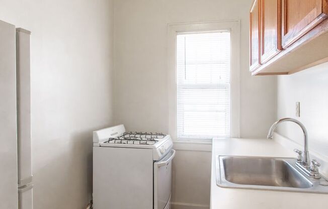 1 bed, 1 bath, 600 sqft, $965, Unit 105