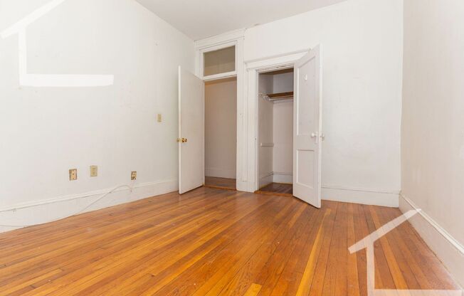 3 beds, 1 bath, $3,400, Unit 17