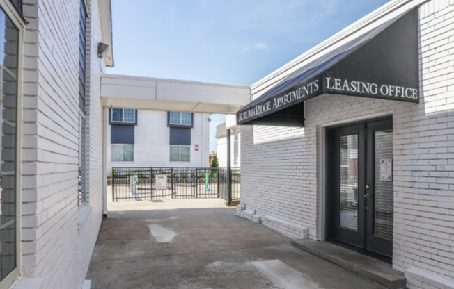 2 beds, 1 bath, 853 sqft, $895