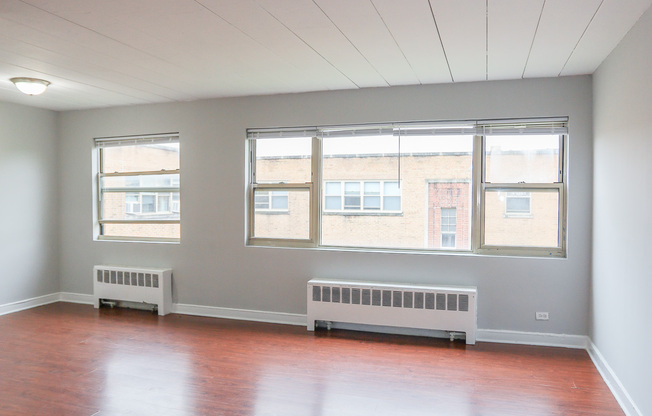 5655 N CHRISTIANA