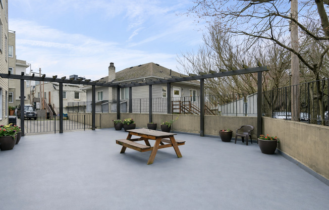 2 beds, 1 bath, 725 sqft, $2,930, Unit 401