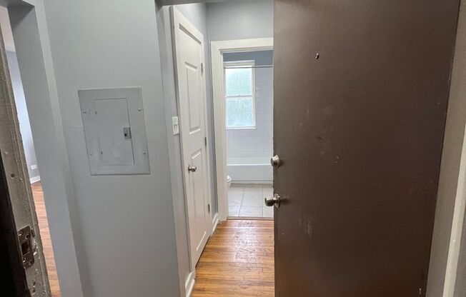 1 bed, 1 bath, 420 sqft, $1,250